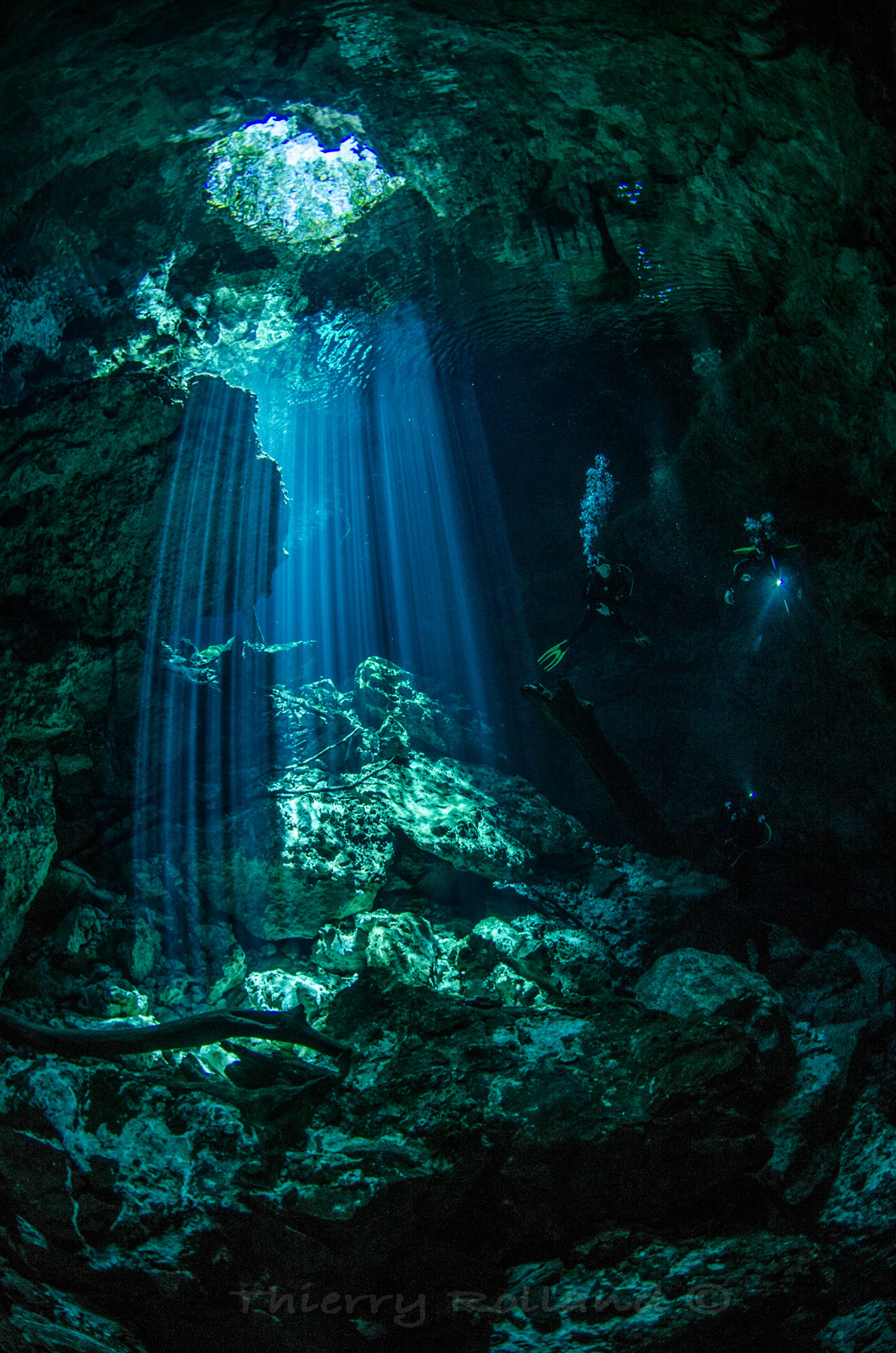 Rayons de lumière dans un cenote